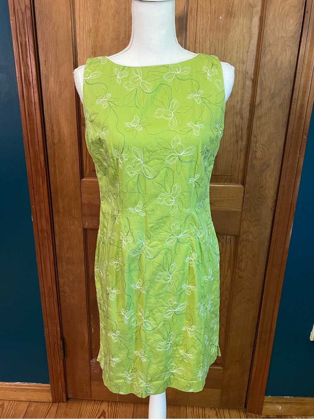 Amanda Smith Vintage Floral Embroidered Sleeveless Summer Sheath Dress